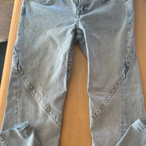 Like New True Religion Size 28 Joey LOW RISE FLARE.  INSEAM 29 - Picture 3 of 6